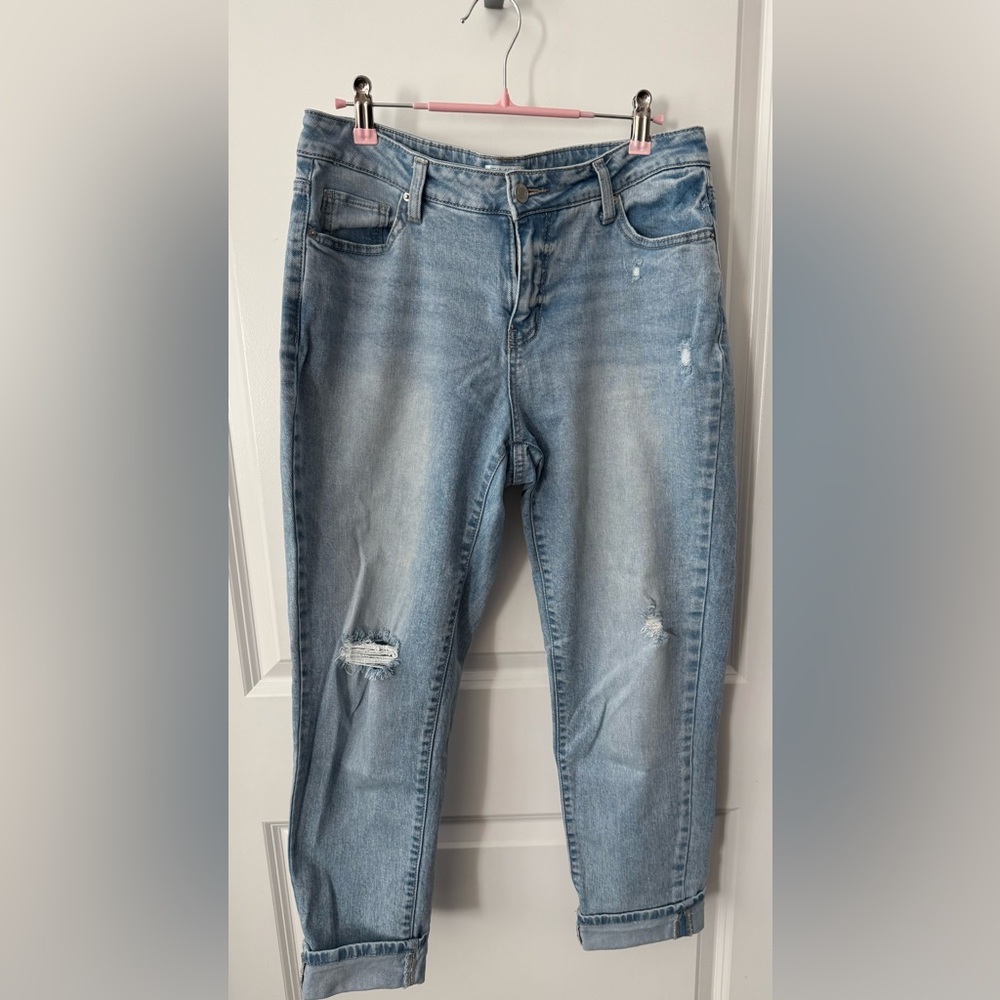 Time and Tru Light Blue Distressed Ankle Jeans